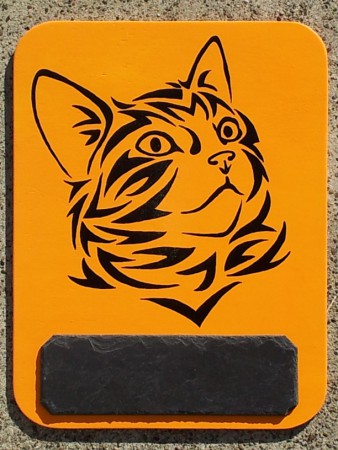 9981 Katze mit Schieferplatte zum beschriften